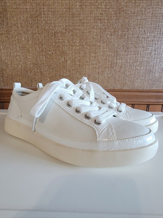 Vionic Shoes - Vionic Winny White Low-Top Women’s Leather Sneakers Size 8 New Without Box